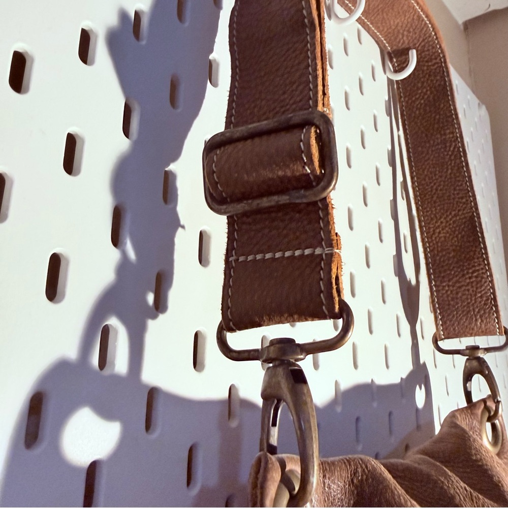 Roots Tribe Leather Villager Dark Brown Leather Crossbody/Shoulder Bag - Picture 5 of 12